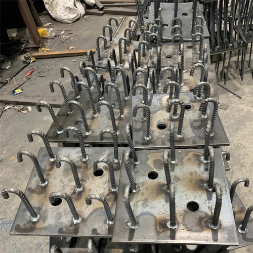 图纸中如何确定抚州预埋件的位置？